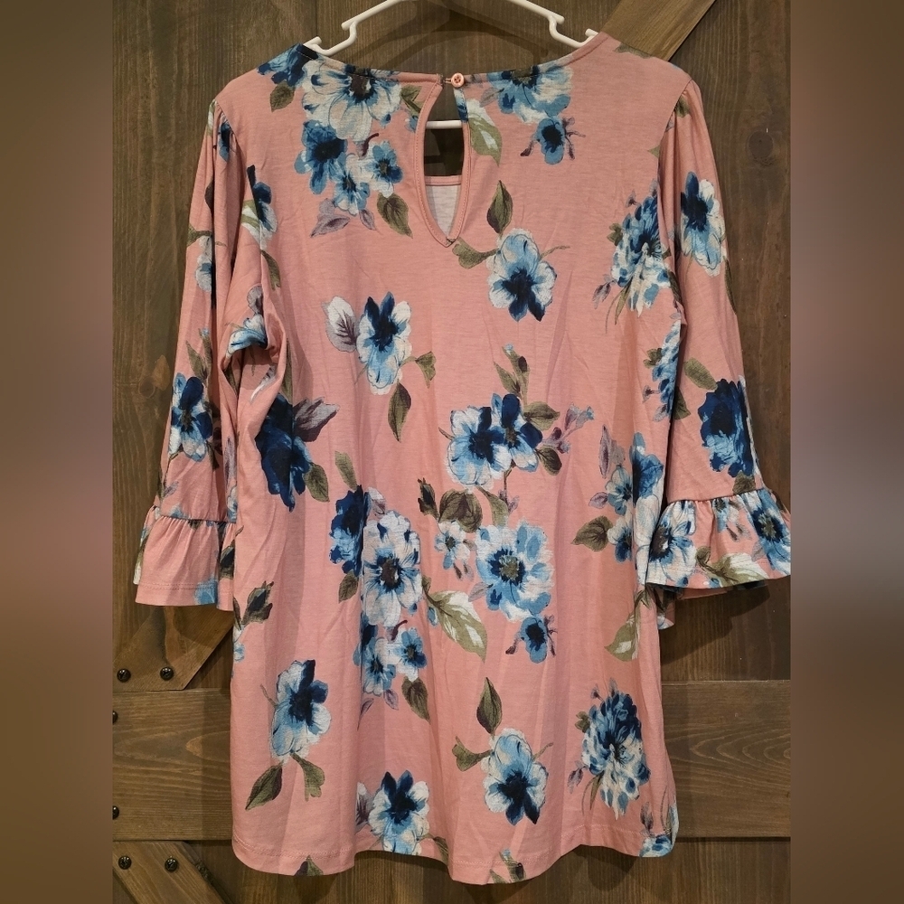 Suzanne Betro Floral Bell Sleeve Top Size Medium - Picture 5 of 7